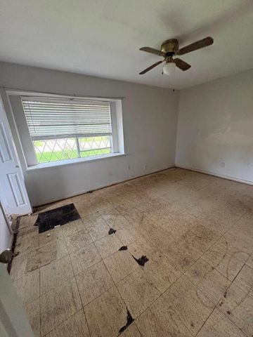 666 Overbluff Street, Channelview, TX 77530