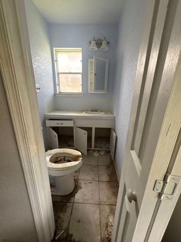 666 Overbluff Street, Channelview, TX 77530