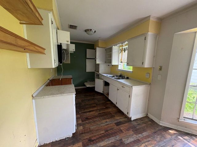 666 Overbluff Street, Channelview, TX 77530
