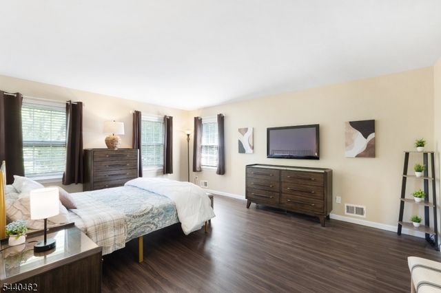 5 Heather Hill Way, Bridgewater Twp., NJ 08807