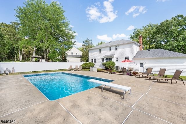 5 Heather Hill Way, Bridgewater Twp., NJ 08807