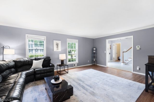 5 Heather Hill Way, Bridgewater Twp., NJ 08807