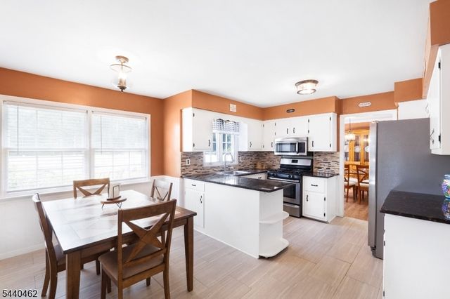 5 Heather Hill Way, Bridgewater Twp., NJ 08807