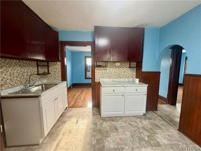 484 Dartmouth Avenue, Buffalo, NY 14215