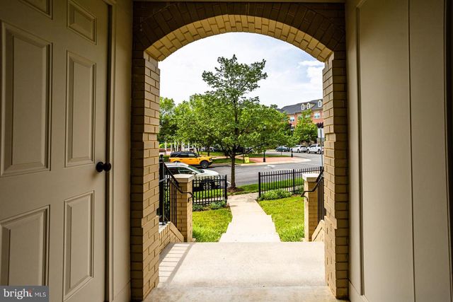 7931 CRESCENT PARK DR, Gainesville, VA 20155