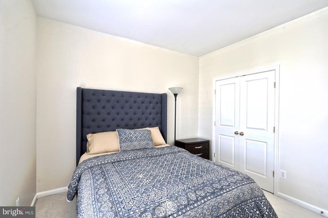 7931 CRESCENT PARK DR, Gainesville, VA 20155