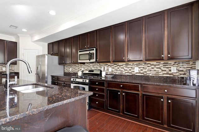 7931 CRESCENT PARK DR, Gainesville, VA 20155