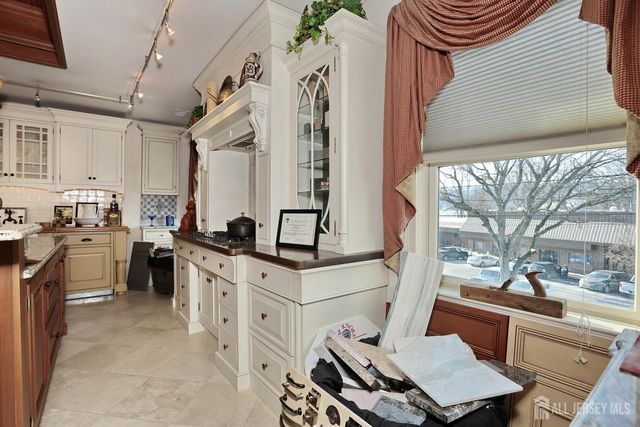 211 6th Avenue, Hawthorne, NJ 07506