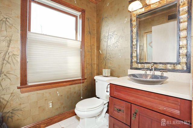 211 6th Avenue, Hawthorne, NJ 07506