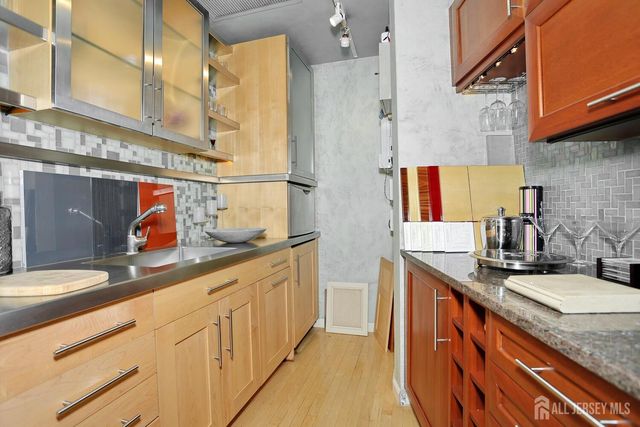 211 6th Avenue, Hawthorne, NJ 07506