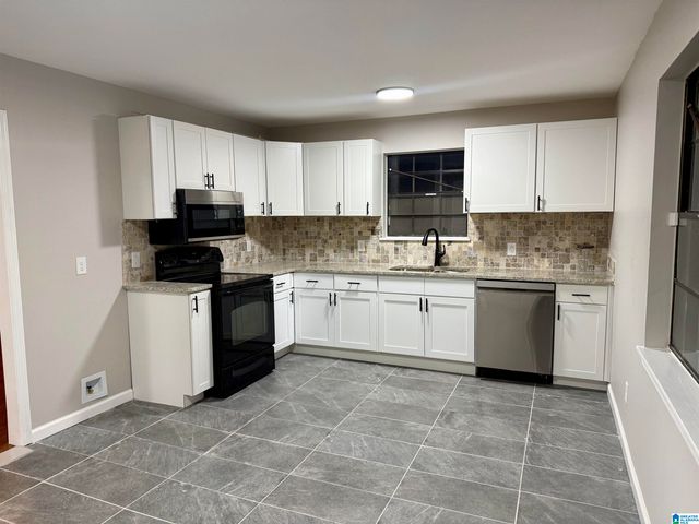 1103 26TH AVENUE N, Hueytown, AL 35023