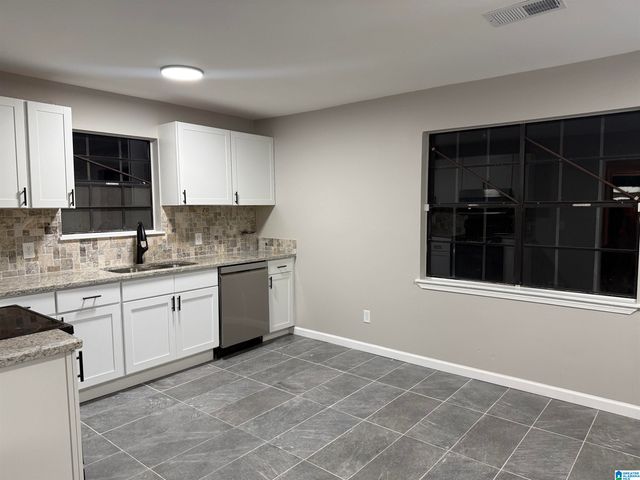 1103 26TH AVENUE N, Hueytown, AL 35023