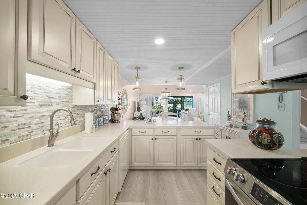 Image 5 of property listing at 22400 Front Beach Road 24, Panama City Beach, FL 32413