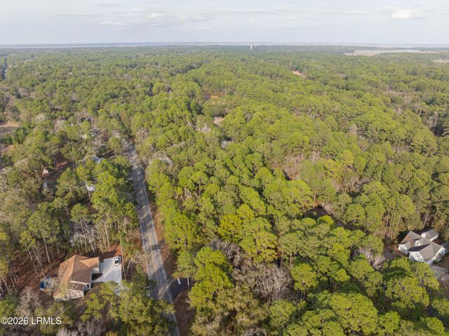 106 Gator Lane, Lady's Island, SC 29907