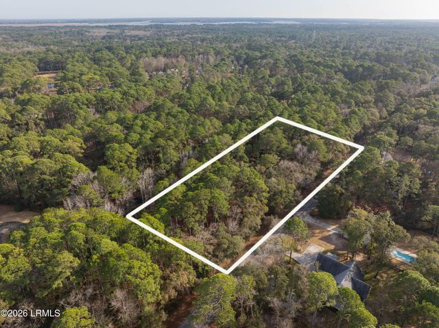 106 Gator Lane, Lady's Island, SC 29907