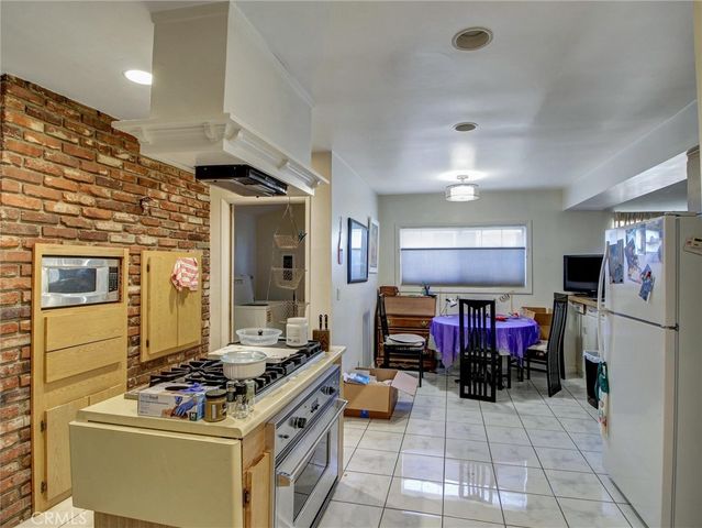 6928 Tobias Avenue, Van Nuys, CA 91405