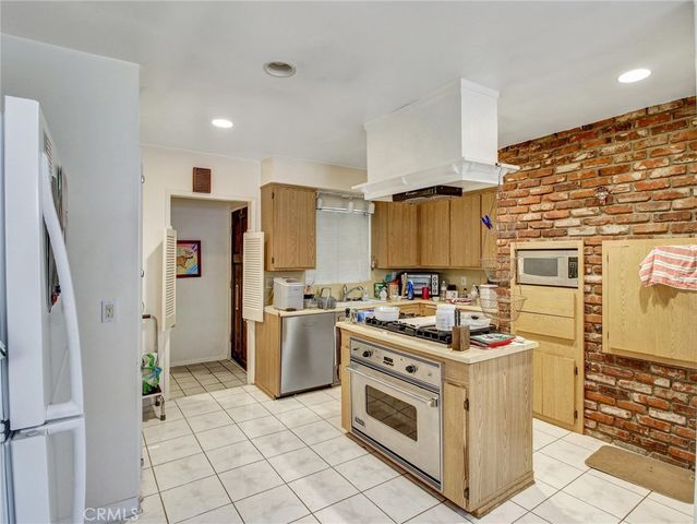 6928 Tobias Avenue, Van Nuys, CA 91405