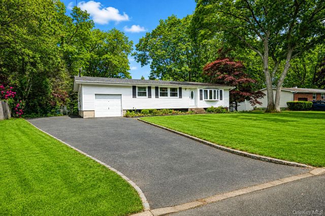 16 Lodge Lane, East Setauket, NY 11733