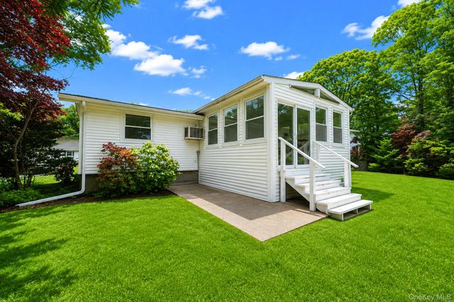 16 Lodge Lane, East Setauket, NY 11733