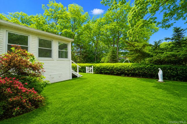 16 Lodge Lane, East Setauket, NY 11733