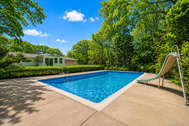 16 Lodge Lane, East Setauket, NY 11733
