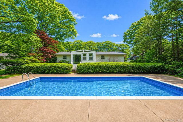 16 Lodge Lane, East Setauket, NY 11733