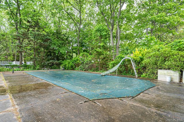 16 Lodge Lane, East Setauket, NY 11733