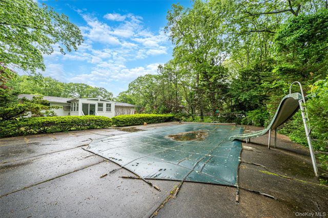 16 Lodge Lane, East Setauket, NY 11733