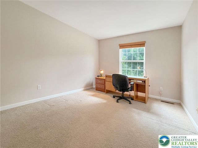 5612 Stonecroft Lane, Lower Macungie Twp, PA 18106