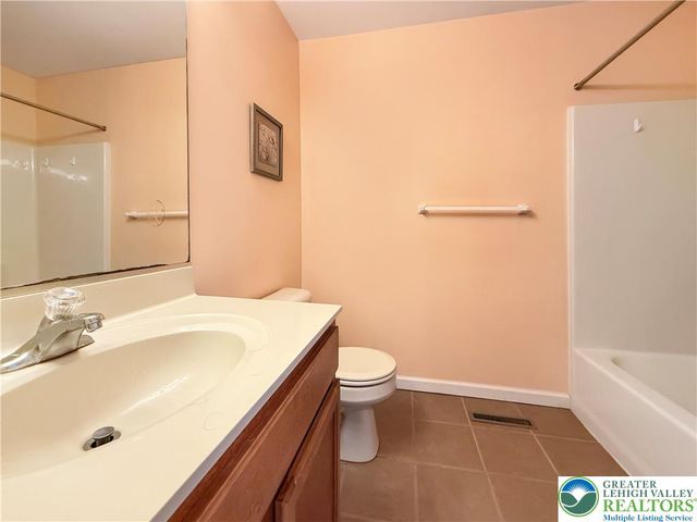 5612 Stonecroft Lane, Lower Macungie Twp, PA 18106