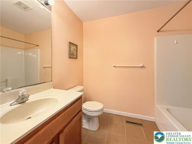 5612 Stonecroft Lane, Lower Macungie Twp, PA 18106