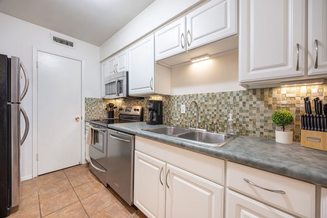 6027 E University Boulevard 215, Dallas, TX 75206