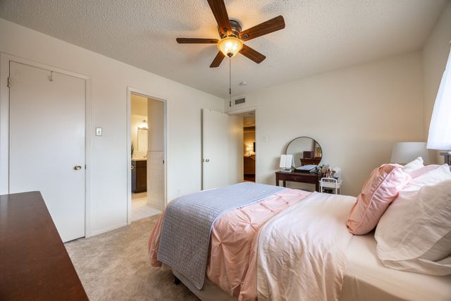 6027 E University Boulevard 215, Dallas, TX 75206