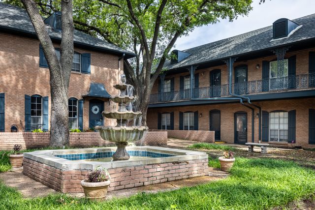 6027 E University Boulevard 215, Dallas, TX 75206