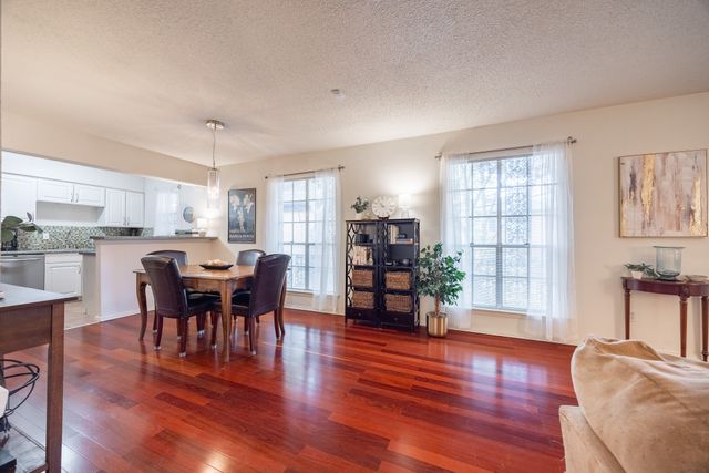 6027 E University Boulevard 215, Dallas, TX 75206