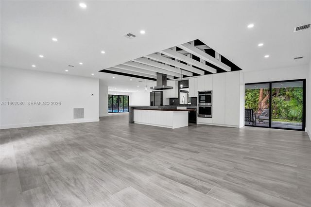 470 Petersburg Ter 470, Plantation, FL 33325