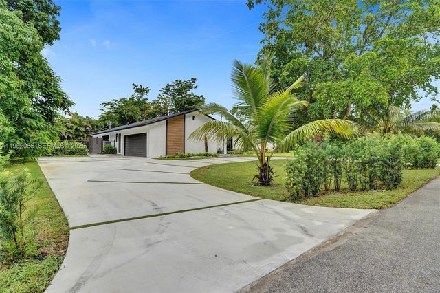 470 Petersburg Ter 470, Plantation, FL 33325