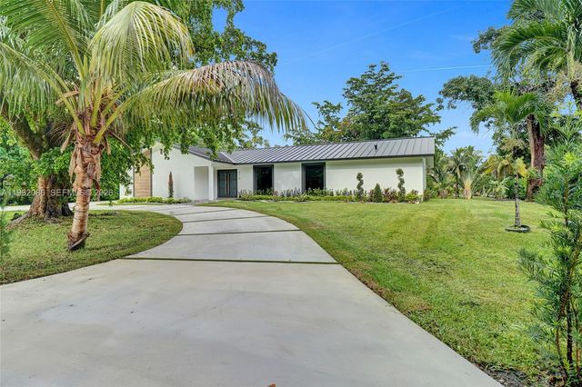 470 Petersburg Ter 470, Plantation, FL 33325