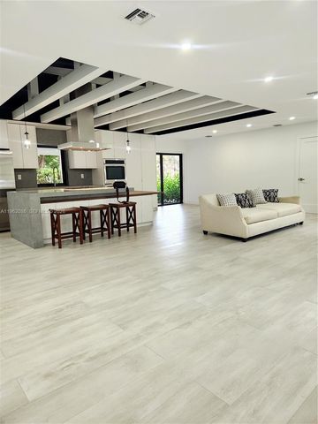 470 Petersburg Ter 470, Plantation, FL 33325