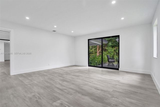 470 Petersburg Ter 470, Plantation, FL 33325