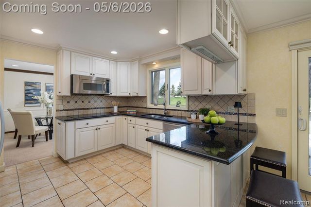 2317 Chelsea Court, Troy, MI 48084