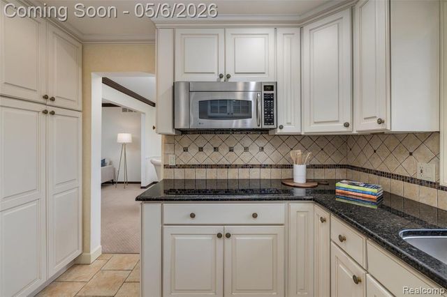 2317 Chelsea Court, Troy, MI 48084