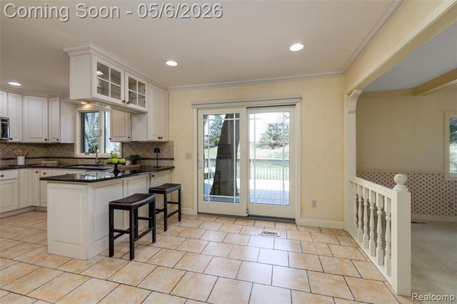 2317 Chelsea Court, Troy, MI 48084