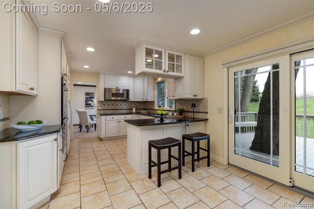 2317 Chelsea Court, Troy, MI 48084