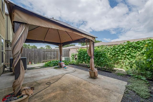 10004 Spring Shadows Park Circle, Houston, TX 77080