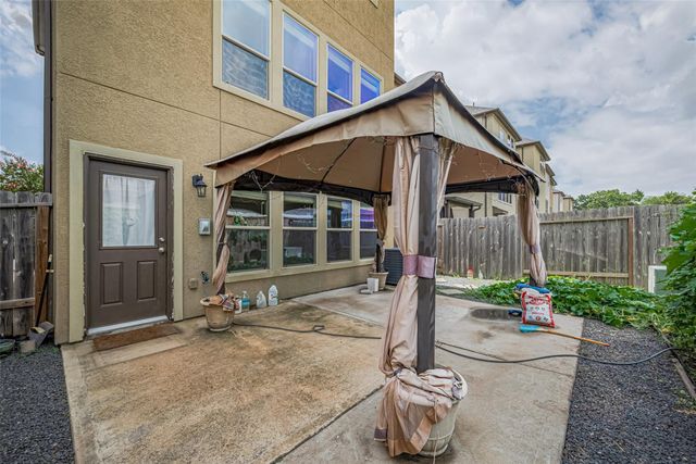 10004 Spring Shadows Park Circle, Houston, TX 77080