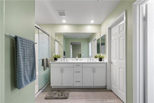1037 W Clover Ave, Rialto, CA 92376