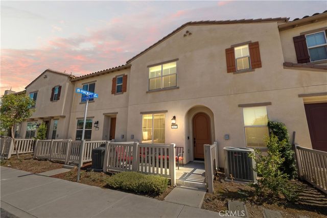 1037 W Clover Ave, Rialto, CA 92376