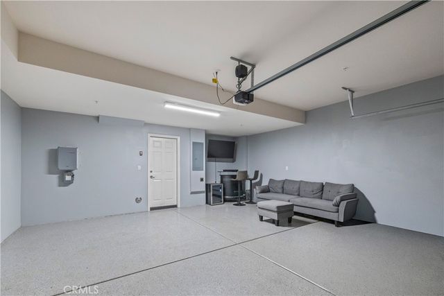 1037 W Clover Ave, Rialto, CA 92376