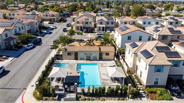 1037 W Clover Ave, Rialto, CA 92376